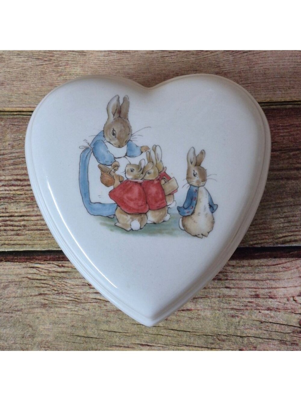 Wedgwood Beatrix Potter Peter Rabbit Heart Shaped Lidded Jewelry Trinket Box EXC
